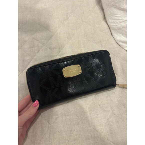 Michael Kors Black Wallet - Picture 1 of 3